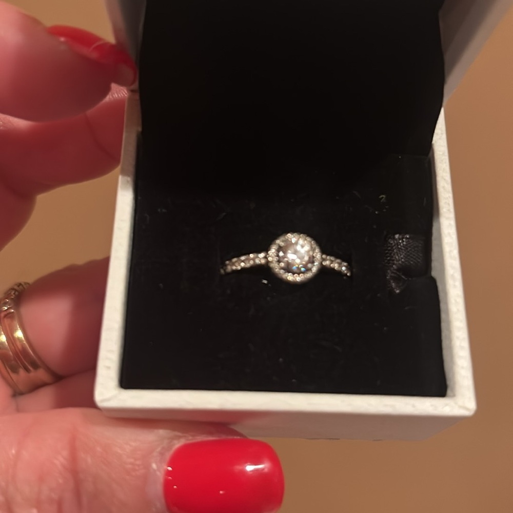 Pandora Round Sparkle Halo cushion ring
